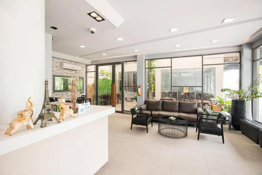 Tara Park Resotel Rangsit Экстерьер фото
