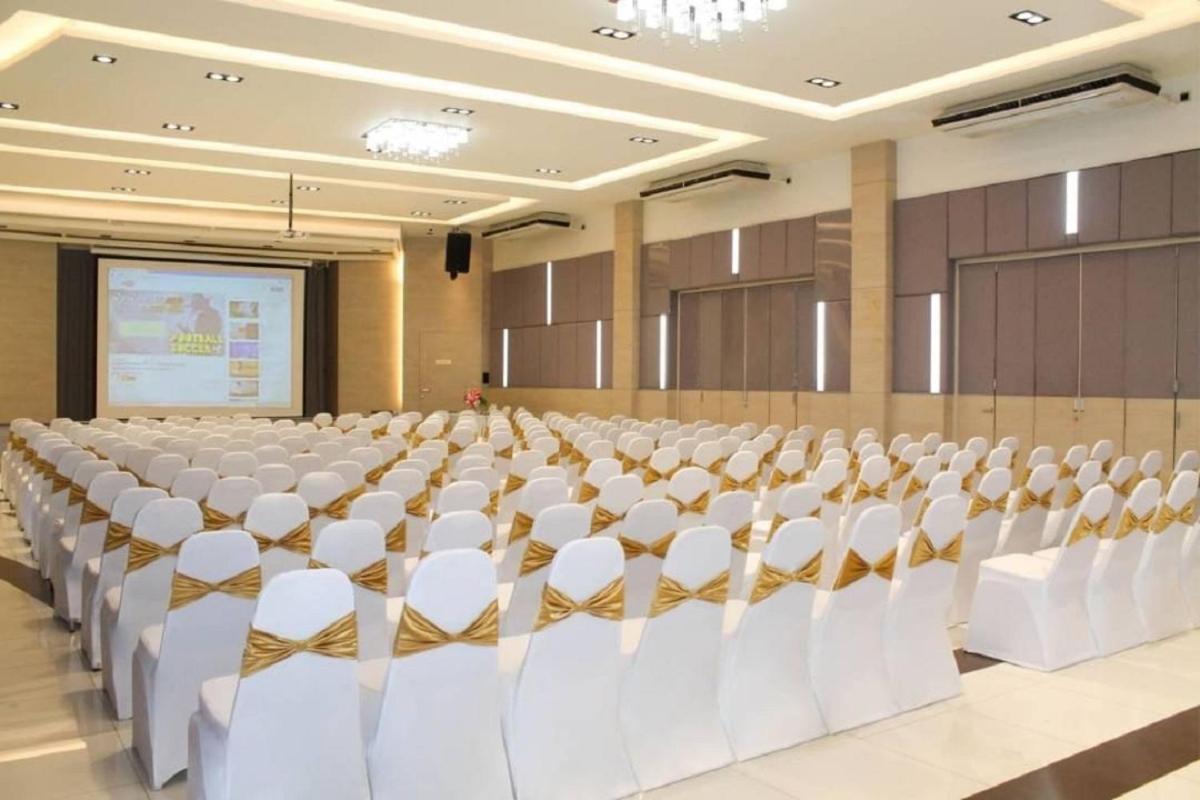Tara Park Resotel Rangsit Экстерьер фото